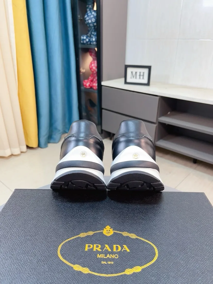 Men's shoes 💰420🌹🌹Prada is a luxurious and fashionable high-end product ✊🔥The perfect last shape and top-notch handcrafting make this shoe immediately create a strong aristocratic atmosphere. Imported first-layer cowhide with brogue carving crafts💋Cowhide lining🎶Rubber combination outsole specially imported from France for leather shoes😍Color: Mysterious Black☕️Number 38～44
